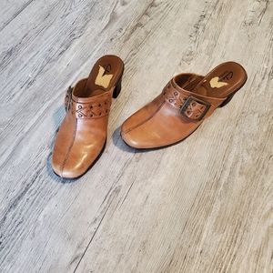Clarks Bendables leather clogs bohemian size 7 brown buckle comfort shoes